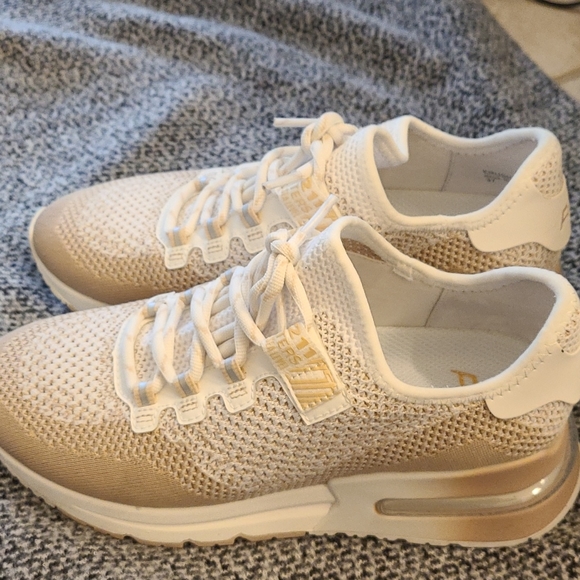 Shoes(sold) - Picture 2 of 9